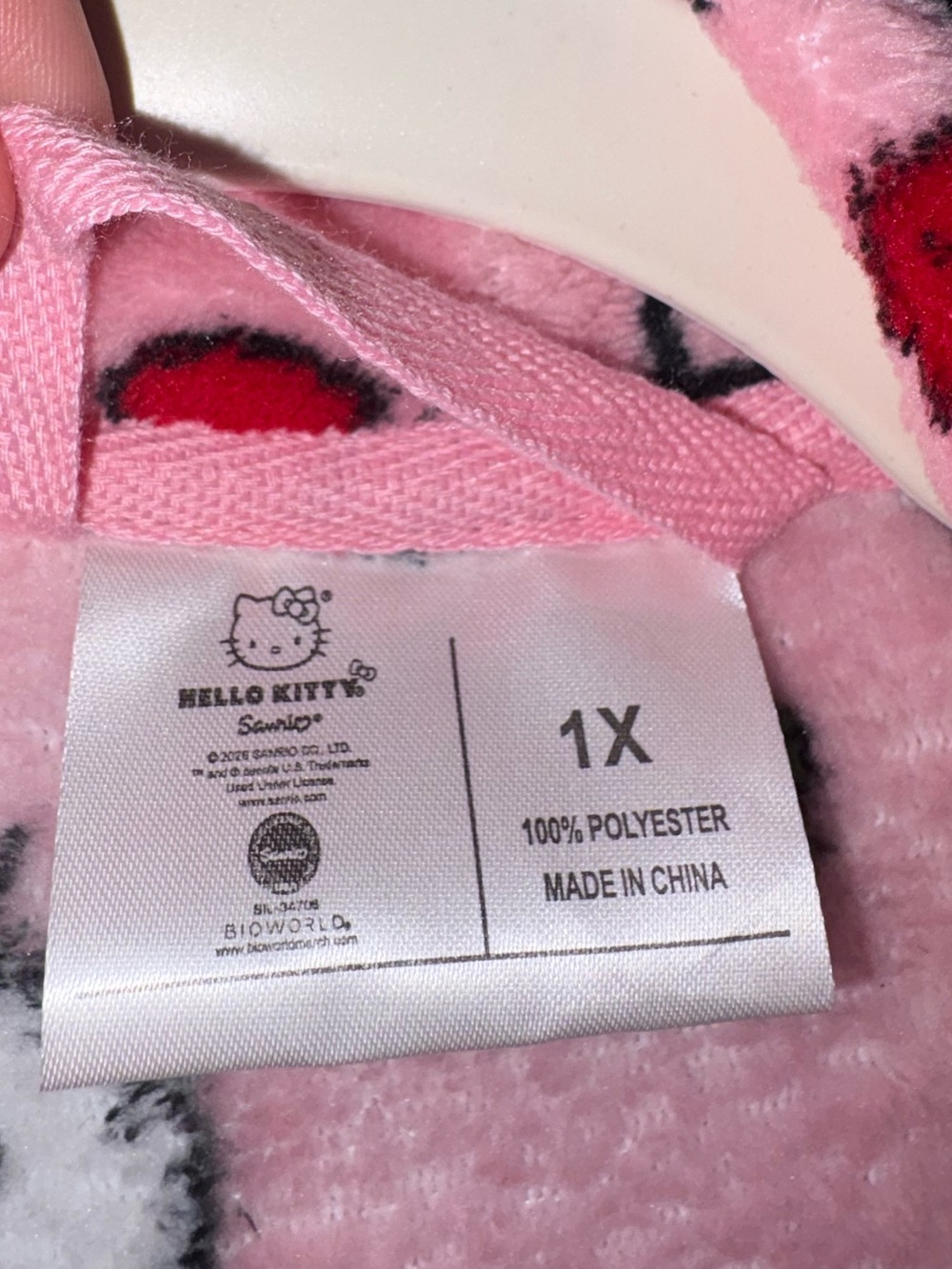NEW - Sanrio Hello Kitty Polyester Pink Robe - Picture 3 of 7